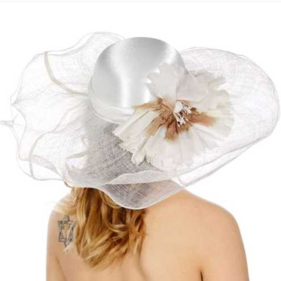 Soft sinamay hat w/ flower corsage Ivory